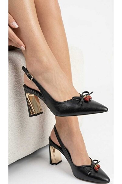 Melinta Shoes حذاء ميلينتا ذو كعب ذهبي مزين بشريط أسود وتفاصيل خرزية