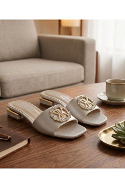 Daloğlu نعال فستان سهرة يومية أنيقة من الساتان الفضي المرصع بالأحجار