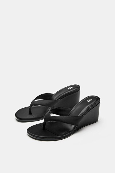 Pull & Bear Dolgu topuklu sandalet