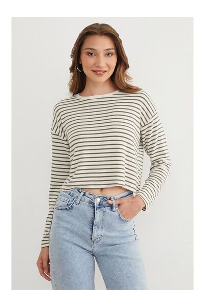 LC Waikiki Nevavm Striped Crop Slim Knit Sweater with a Difference
