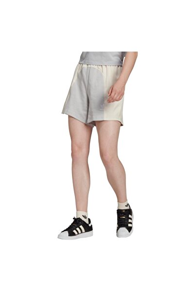 adidas Adicolor Γυναικεία Σορτς με Σχέδιο Τριφυλλιού και Σκίσιμο