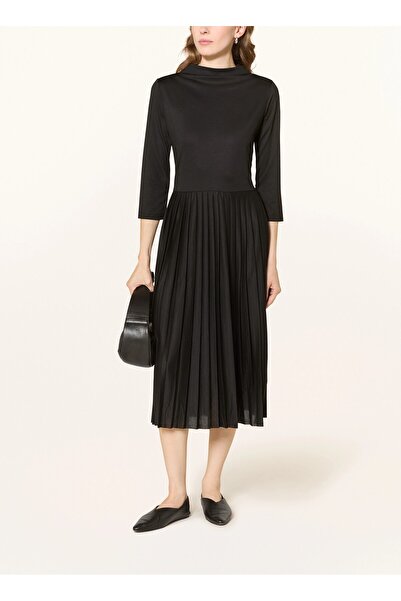 Luq Pleated Skirt Half Sleeve Dress