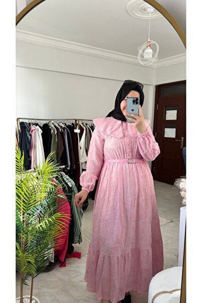 Butik Yaka ve Kemer Detaylı Kabartma Desenli Tesettür Elbise