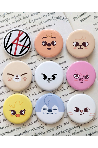 Toum Anime SKZ Karma Stray Kids 9'lu Rozet 70 mm PVC Kaplı Çanta Ceket Yaka A...