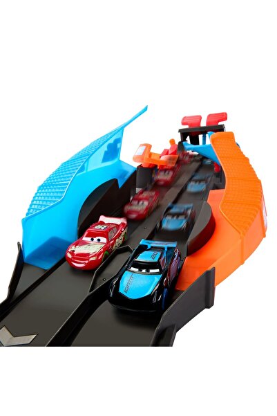 Mattel Games Set CARS: Circuit de curse nocturne care luminează în întuneric