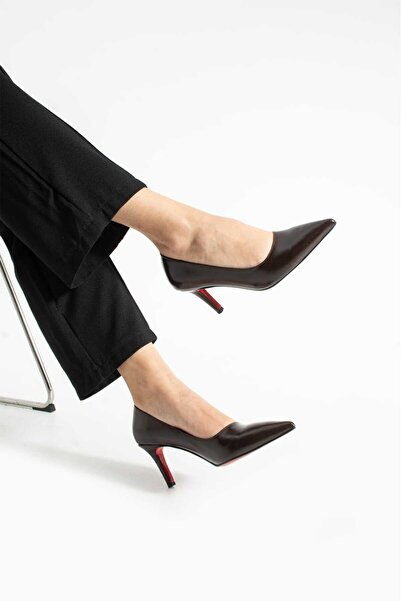 TrendWalk Brown Wrinkled Pointed Toe Classic Women's Stiletto Shoes - 7 cm Heel
