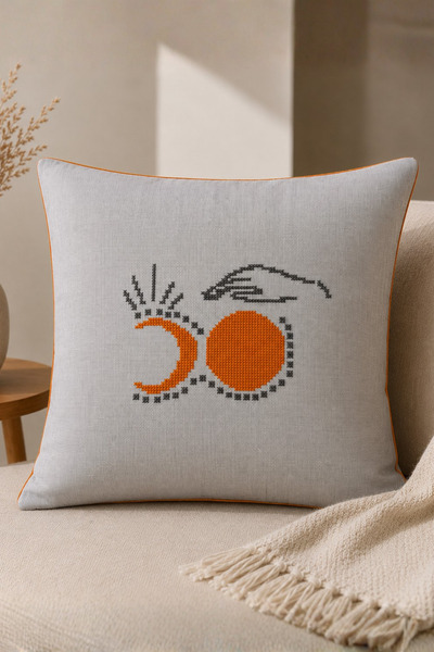 Elegancembroidery 40x40 cm Dolgulu Etamin İşlemeli Kırlent | Güneş ve Ay Moti...