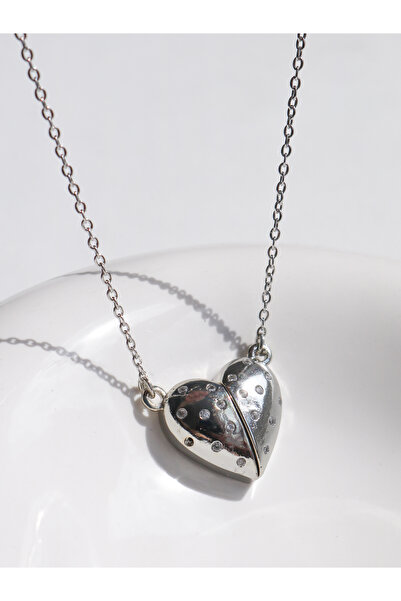 Reorah Collection Magnetic Heart Necklace