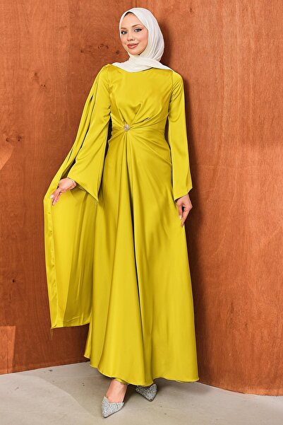 İmajButik فستان سهرة من الساتان باللون الأخضر الزيتي مع كاب أمامي مزين بالدرابيه
