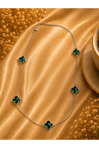 JAMMY JEWERLY Yeşil Yonca Taşlı Çelik Kolye – Zarif ve Şık Tasarım