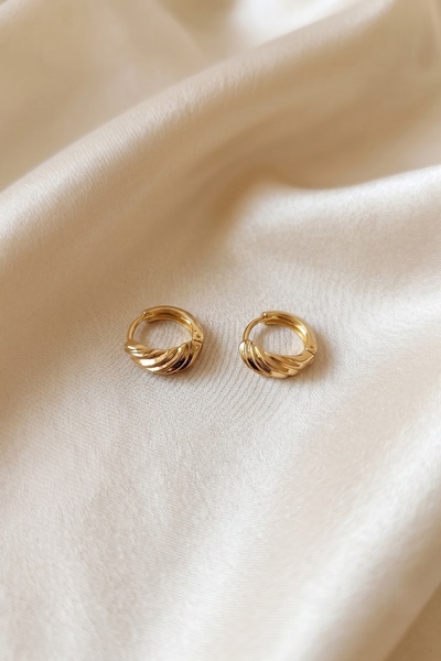 Vibalis Gold Dalga Desenli Minimal Xuping Halka Kadın Küpe