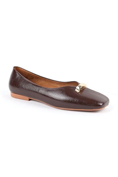 Libero Women's Ballet Flats Shiny Patent Leather V-Neck Metal Detailed Blunt ...