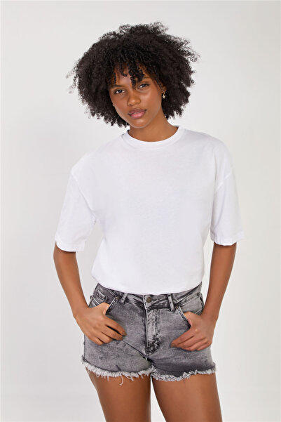 BARRELS AND OIL Women's Crew Neck Basic T-Shirt with Side Slits - White