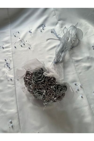 Çiçek Atölyesi 18’li Gri Kurdele Gül Nişan Buketi – Sim, İnci ve Tül Detaylı ...