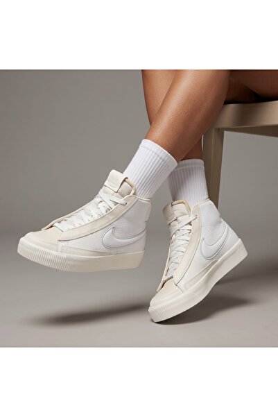 Nike Blazer Mid Victory Women's White Sneakers Sportie (Narrow Fit)