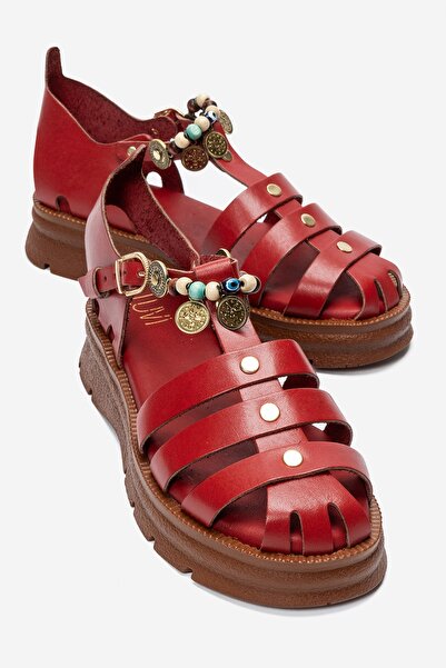 LuviShoes صندل نسائي من الجلد الطبيعي باللون الأحمر من SOLIS