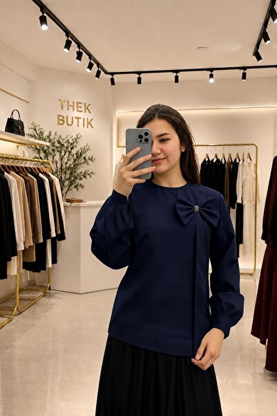 THEK BUTİK بلوزة بأكمام منفوخة مع تفاصيل فيونكة