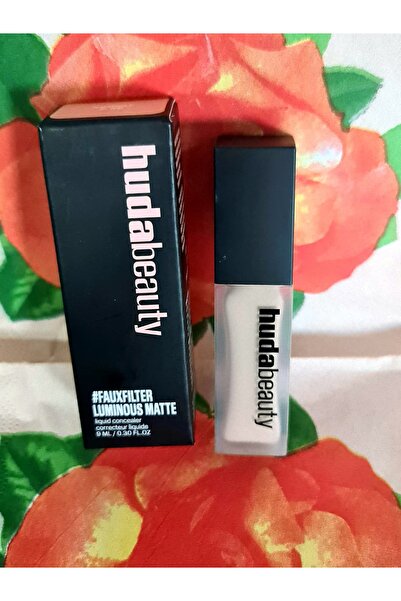 Huda Beauty διόρθωση