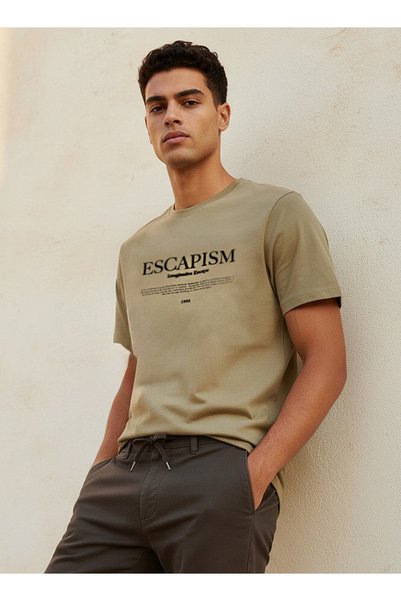FAV Men Slim Fit Crew Neck Short Sleeve Slogan Print T-shirt