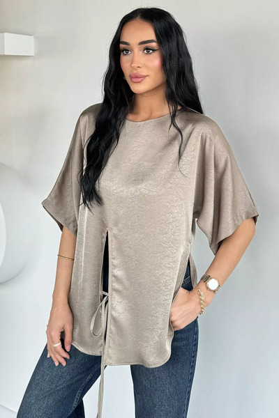Aryena بلوزة نسائية من الساتان برباط من ماركة مينزون جولسلي
