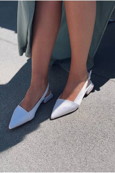 I Love Shoes حذاء نسائي من الجلد الأبيض غير اللامع من Drest