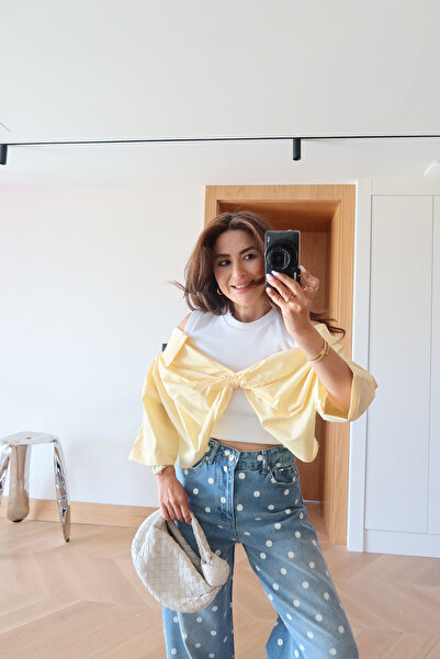 Özge Özgenç بلوزة برباط أمامي مع سترة داخلية - طقم من قطعتين