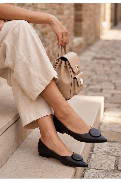 B T Shoes Δελάια μαύρες μυτερές μπαλαρίνες
