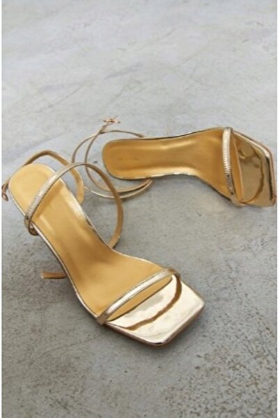 NO BRAND Sandale cu toc și barete metalice aurii prettylittlething 39