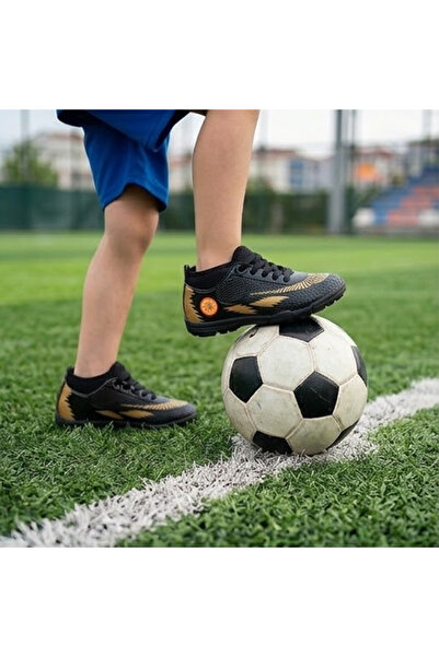 Çocuk Halı Saha Futbol Ayakkabısı – Hafif, Kaymaz Tabanlı, Bağcıklı Kramponsuz Spor Ayakkabı