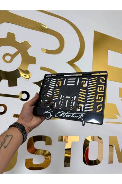 B&E Customs Lazer Atatürk İmzalı Pleksi Motor Plakalığı Siyah – Lazer Kesim Dekoratif Motorsiklet Plakalık