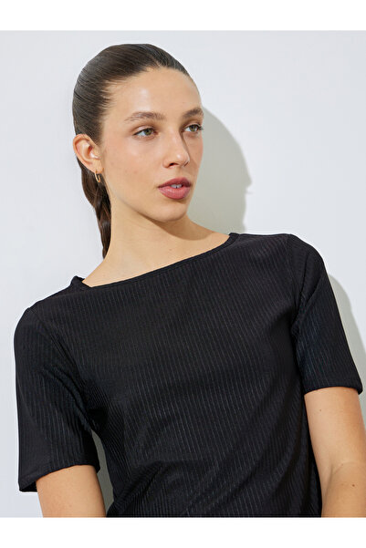 Styli Black Short Sleeve Plisse Top