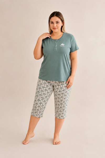 SOFT AURA Plus Size Green Capri Pajama Set
