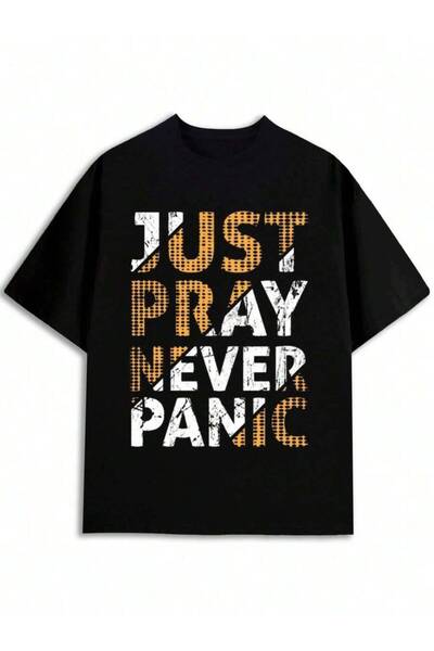 25W قميص رجالي أسود برقبة دائرية، مطبوع عليه عبارة "Pray Never To Panic"، ملا...