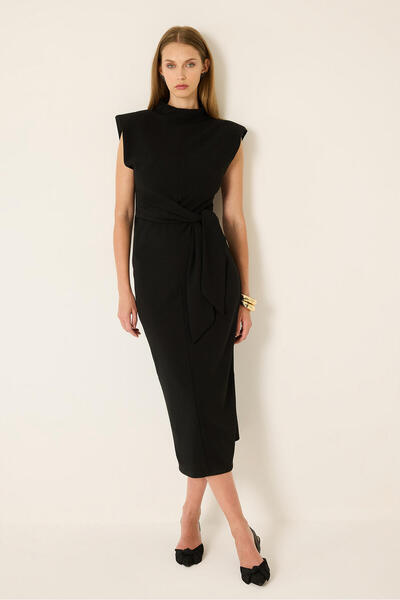 Touché Privé Stand-Up Collar Front Tie Dress