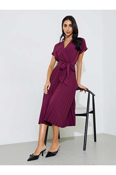 Styli Burgundy Solid Pleated Tie-Up Details Wrap Midi Dress