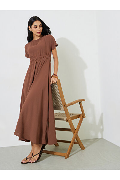Styli Brown Solid Ruched Detail A-Line Midi Dress