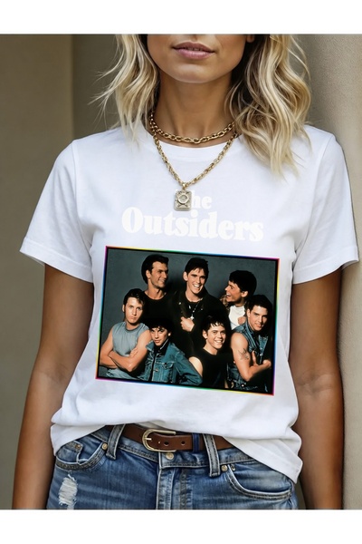 Generic Brand تي شيرت نسائي بتصميم صور فوتوغرافية لفرقة The Outsiders، بأكمام...