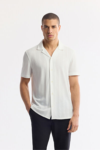 Avva Men's White Apaj Collar Jacquard Jersey Short Sleeve Comfort Fit Shirt A...