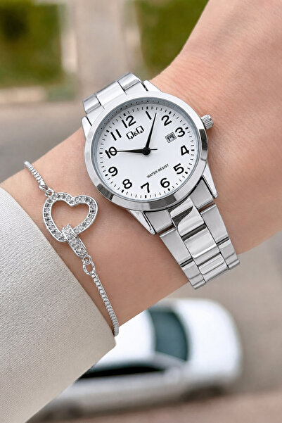 Q&Q Silver Color 30 mm Numerals Women's Wristwatch and Gift Bracelet
