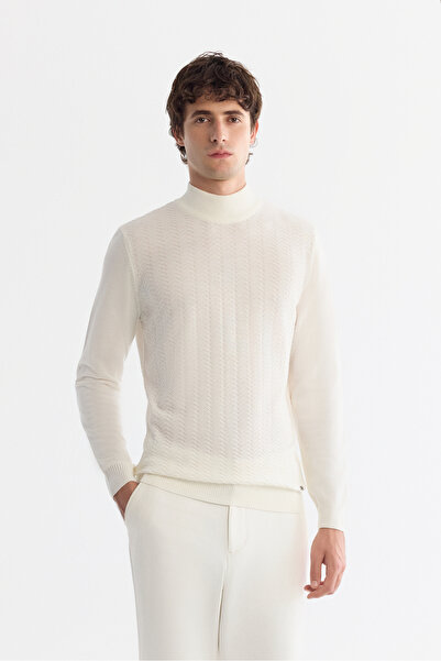 Avva Men's White Half Turtleneck Textured Knitwear Regular Fit Sweater E005108