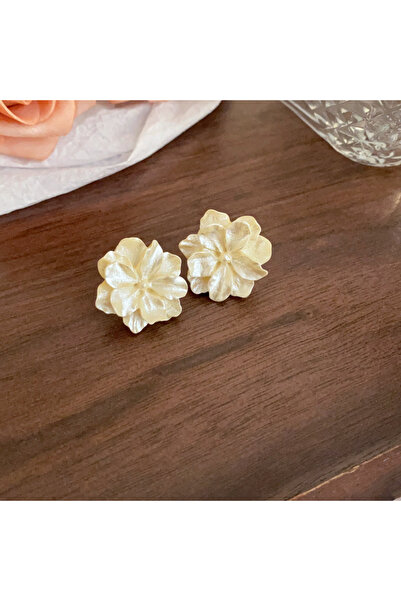 Choice Yellow Acrylic White Camellia Flowers Stud Earrings for Women Fashion ...