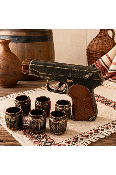 velve Set din ceramica pentru tuica si vin, sticla in forma de pistol si 6 pa...