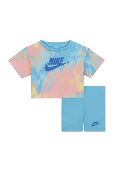 Nike Σετ μπλουζάκι σε φαρδιά γραμμή και ποδηλατικό σορτς 16K457-F85 Πολύχρωμο
