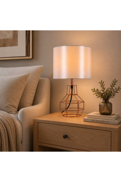 Highpoint مصباح طاولة من هاي بوينت بتصميم معدني مفرغ يضيف لمسة فنية وإضاءة ها...