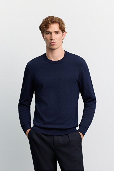 Avva Men's Navy Blue Crew Neck, Plain Rayon Sweater B005026