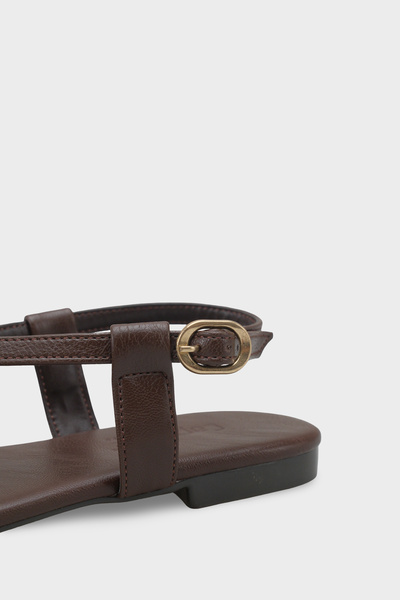 Capone Outfitters Roxy Küt Burunlu Metal Parmak Arası Bantlı Düz Topuklu Kadın Sandalet
