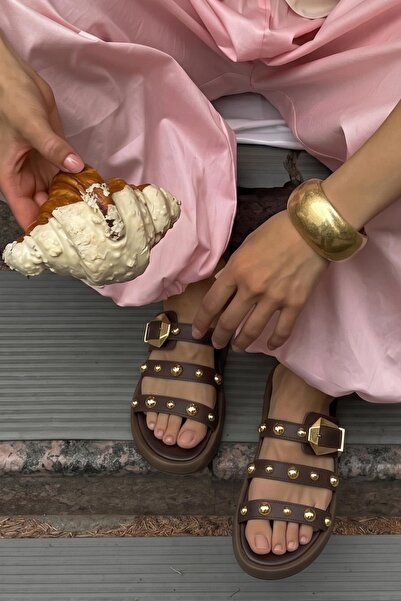 Capone Outfitters Nollie Round Toe Lu Metal-Accented Women Slipper