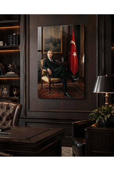 Genel Markalar Türk Bayrağı Önünde Koltukta Oturan Atatürk Cam Tablo