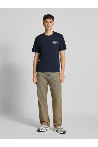 Jack & Jones تي شيرت مطبوع عليه علامة 'MAKOTO' باللون الأزرق الداكن