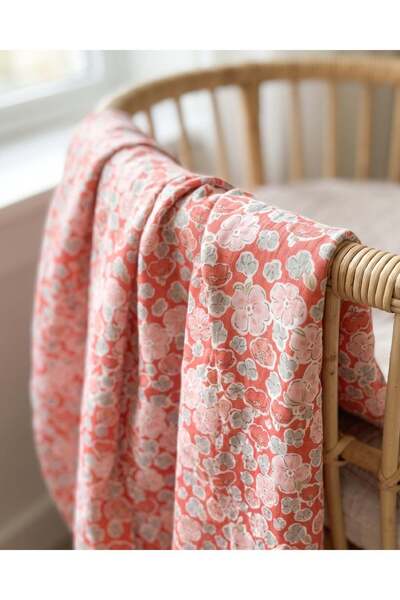 Zezig Anemone - Red Muslin Blanket
